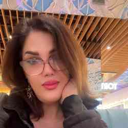 Single Iranian woman in London, UK, United Kingdom