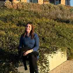 Single Iranian woman in Melbourne, VIC, Australia