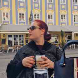 Single Iranian woman in Salzburg, Austria, Austria