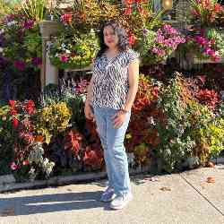 Single Iranian woman in Toronto, ON, Canada