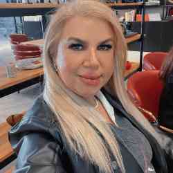 Single Iranian woman in Karaj, Alborz Province, Iran