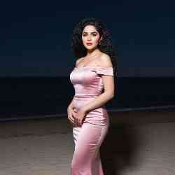 Single Iranian woman in Dubai, United Arab Emirates, United Arab Emirates