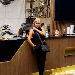 Single Iranian woman in Burnaby, BC, Canada