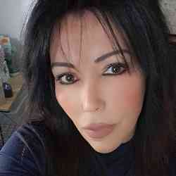 Single Iranian woman in Paris, France, France