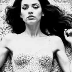 Single Iranian woman in London, UK, United Kingdom