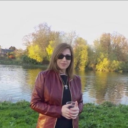 Single Iranian woman in London, UK, United Kingdom