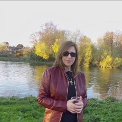 Single Iranian woman in London, UK, United Kingdom