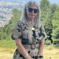 Single Iranian woman in London, UK, United Kingdom