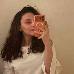 Single Iranian woman in Tehran, Tehran Province, Iran