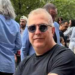 Single Iranian man in Paris, France, France