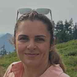 Single Iranian woman in Redmond, WA, United States