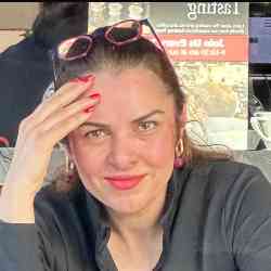 Single Iranian woman in Redmond, WA, United States