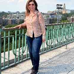 Single Iranian woman in Los Angeles, CA, United States