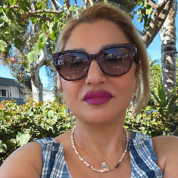 Single Iranian woman in Québec, QC, Canada