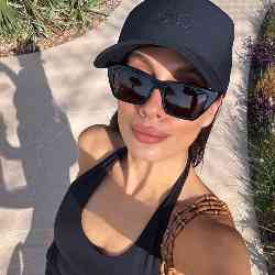 Single Iranian woman in Düsseldorf, Germany, Germany