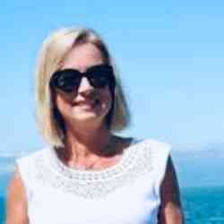 Single Iranian woman in London, UK, United Kingdom