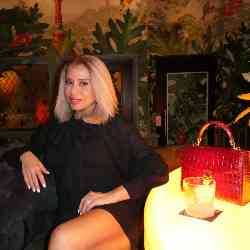 Single Iranian woman in Nottingham, UK, United Kingdom