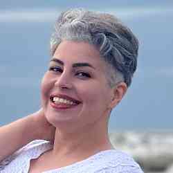 Single Iranian woman in Muscat, Oman, Oman