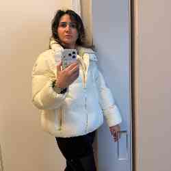 Single Iranian woman in Vancouver, BC, Canada