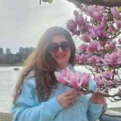 Single Iranian woman in North Vancouver, BC, Canada