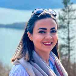 Single Iranian woman in Mashhad, Razavi Khorasan Province, Iran