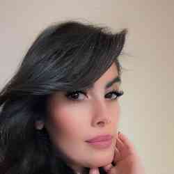 Single Iranian woman in Dubai, United Arab Emirates, United Arab Emirates