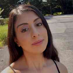 Single Iranian woman in Potomac, MD, United States