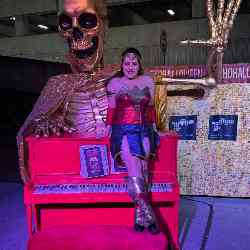 Single Iranian woman in West Hollywood, CA, United States