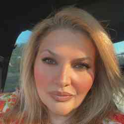 Single Iranian woman in Los Angeles, CA, United States