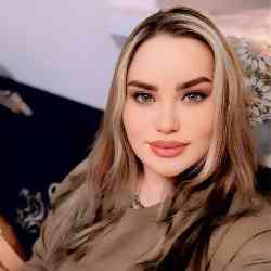 Single Iranian woman in Shiraz, Fars Province, Iran