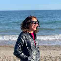 Single Iranian woman in Portsmouth, UK, United Kingdom