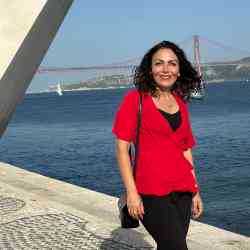 Single Iranian woman in Portsmouth, UK, United Kingdom