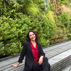 Single Iranian woman in Portsmouth, UK, United Kingdom