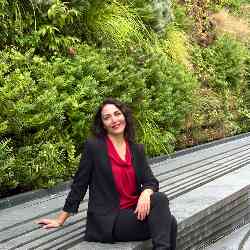 Single Iranian woman in Portsmouth, UK, United Kingdom