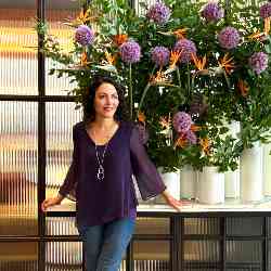 Single Iranian woman in Portsmouth, UK, United Kingdom