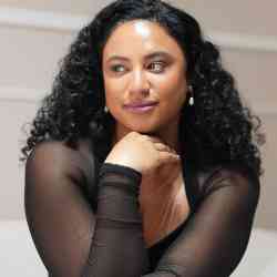 Single Iranian woman in London, UK, United Kingdom