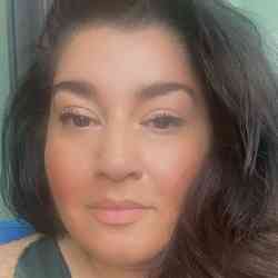 Single Iranian woman in Toronto, ON, Canada