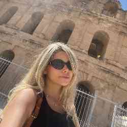 Single Iranian woman in Tehran, Tehran Province, Iran