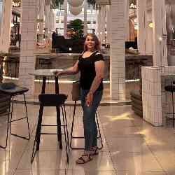 Single Iranian woman in Melbourne, VIC, Australia