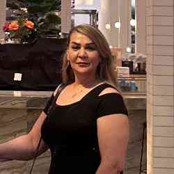 Single Iranian woman in Melbourne, VIC, Australia