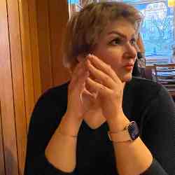 Single Iranian woman in Frankfurt am Main, Deutschland, Germany