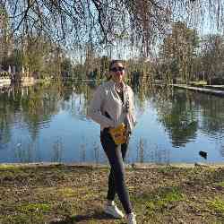 Single Iranian woman in Düsseldorf, Germany, Germany