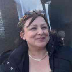 Single Iranian woman in Oxford, UK, United Kingdom