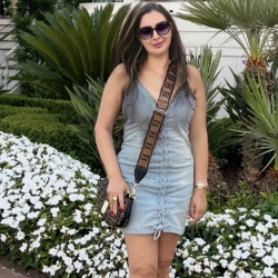 Single Iranian woman in Vancouver, BC, Canada