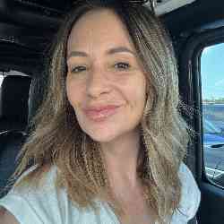 Single Iranian woman in Dallas, TX, United States