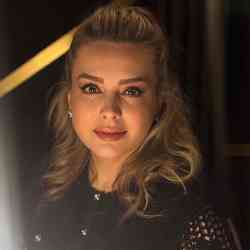 Single Iranian woman in London, UK, United Kingdom