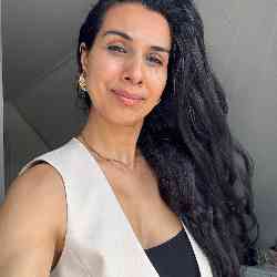 Single Iranian woman in Melbourne, VIC, Australia