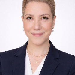 Single Iranian woman in Dubai, United Arab Emirates, United Arab Emirates