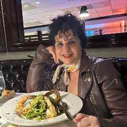 Single Iranian woman in Calabasas, CA, United States