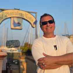 Single Iranian man in Paris, France, France